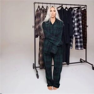 SKIMS Flannel Fleece Pajama Top • Unisex • Black/Navy • Size M • Like New